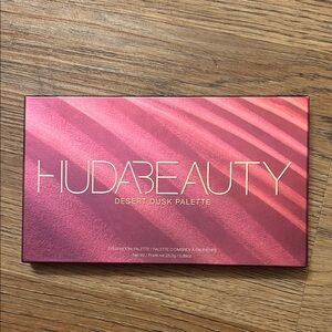 HUDA BEAUTY Desert Dusk Eyeshadow Palette - Rich Pink and Gold